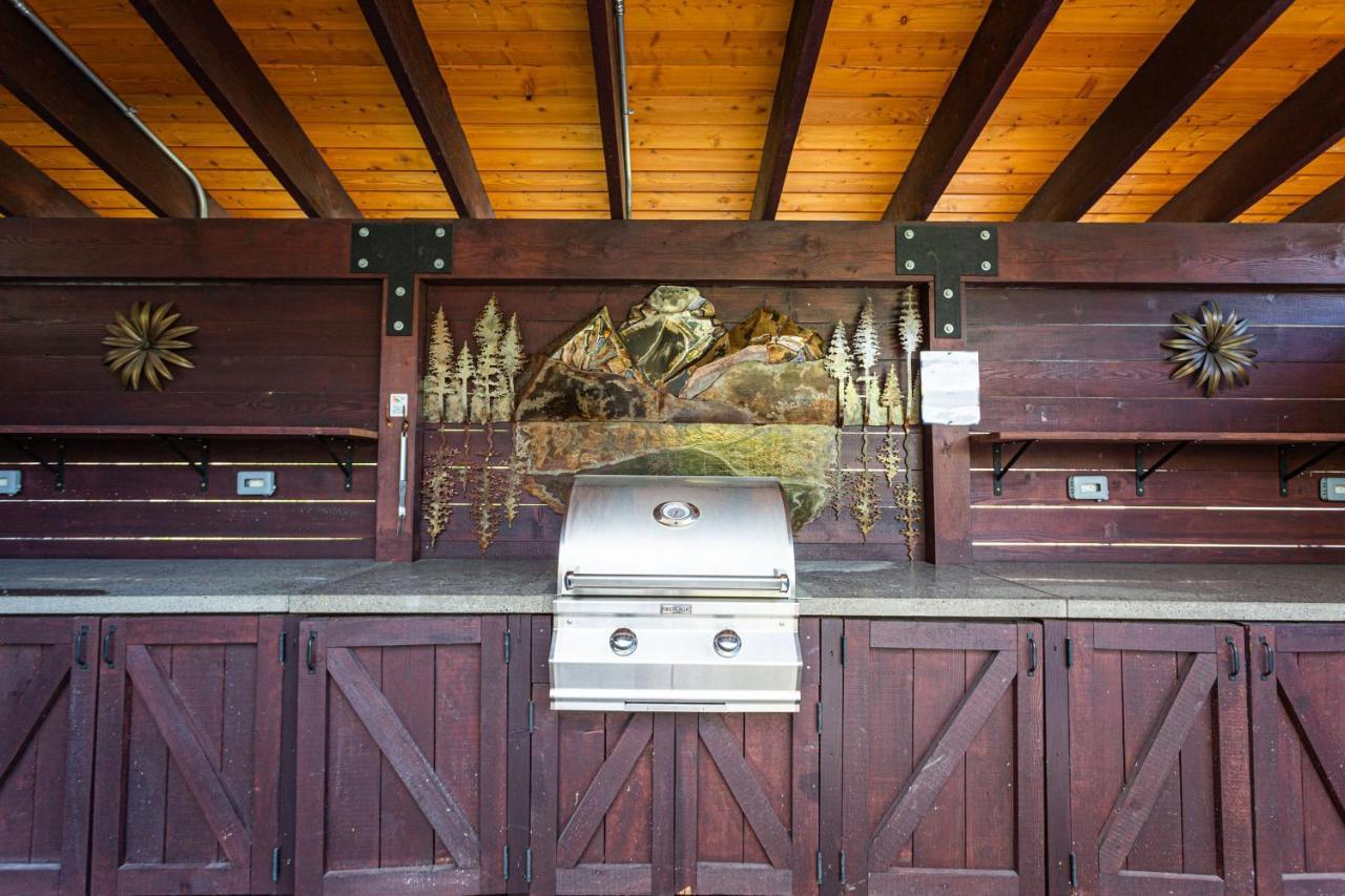 Fernie Fox Hotel Exterior photo