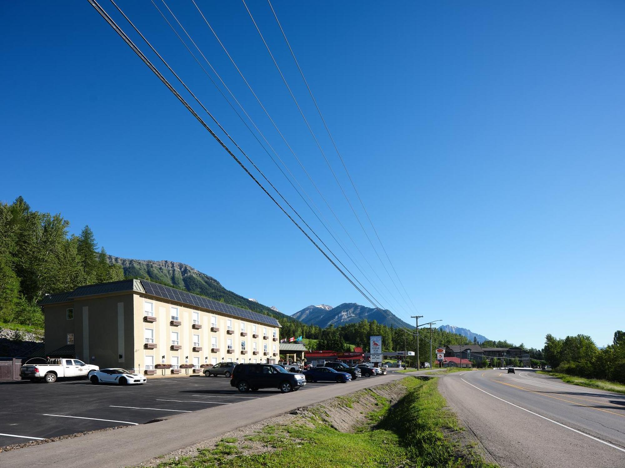 Fernie Fox Hotel Exterior photo