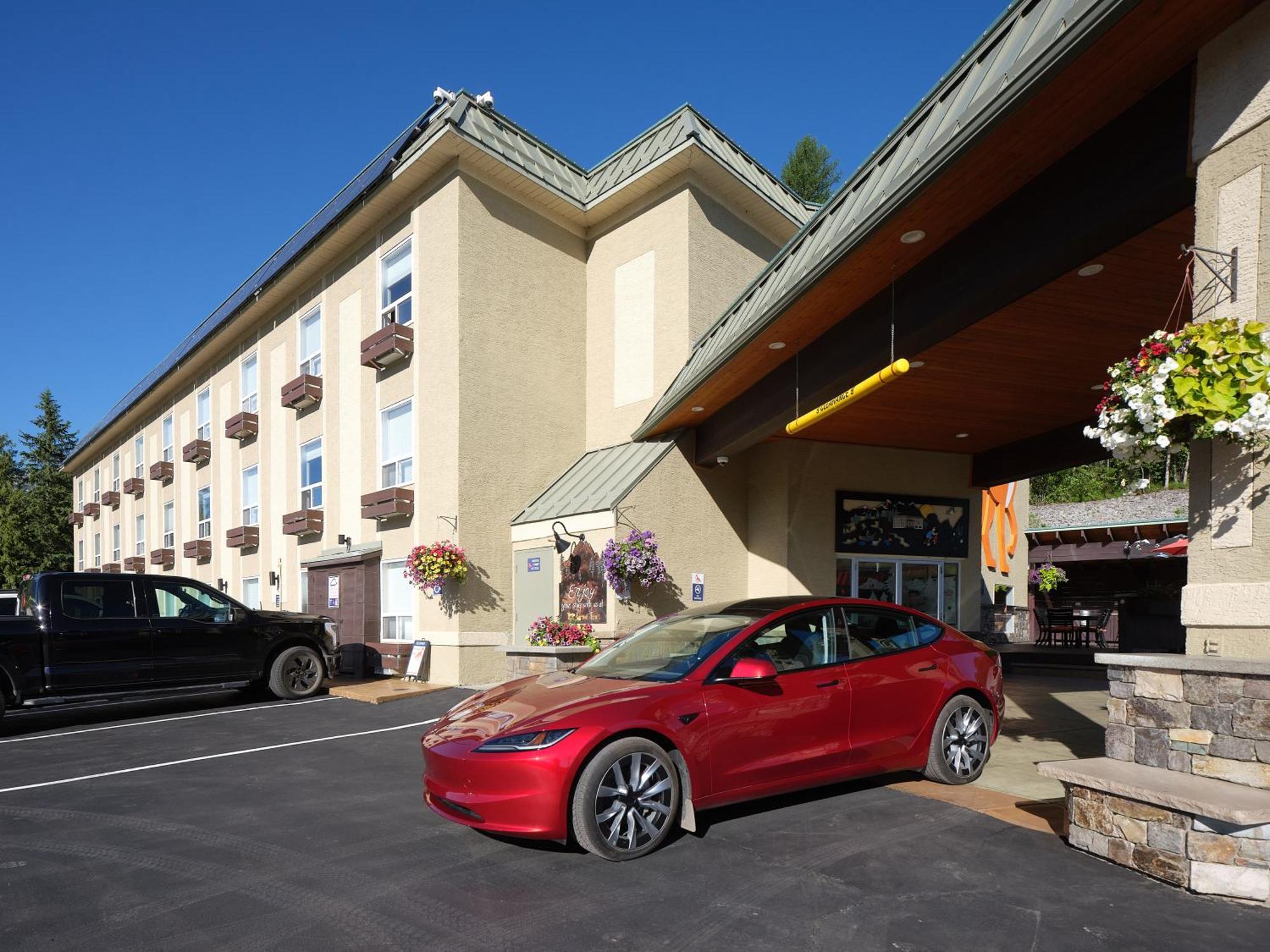 Fernie Fox Hotel Exterior photo