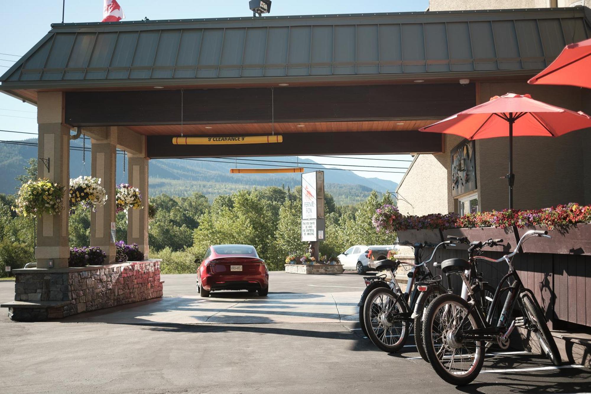 Fernie Fox Hotel Exterior photo