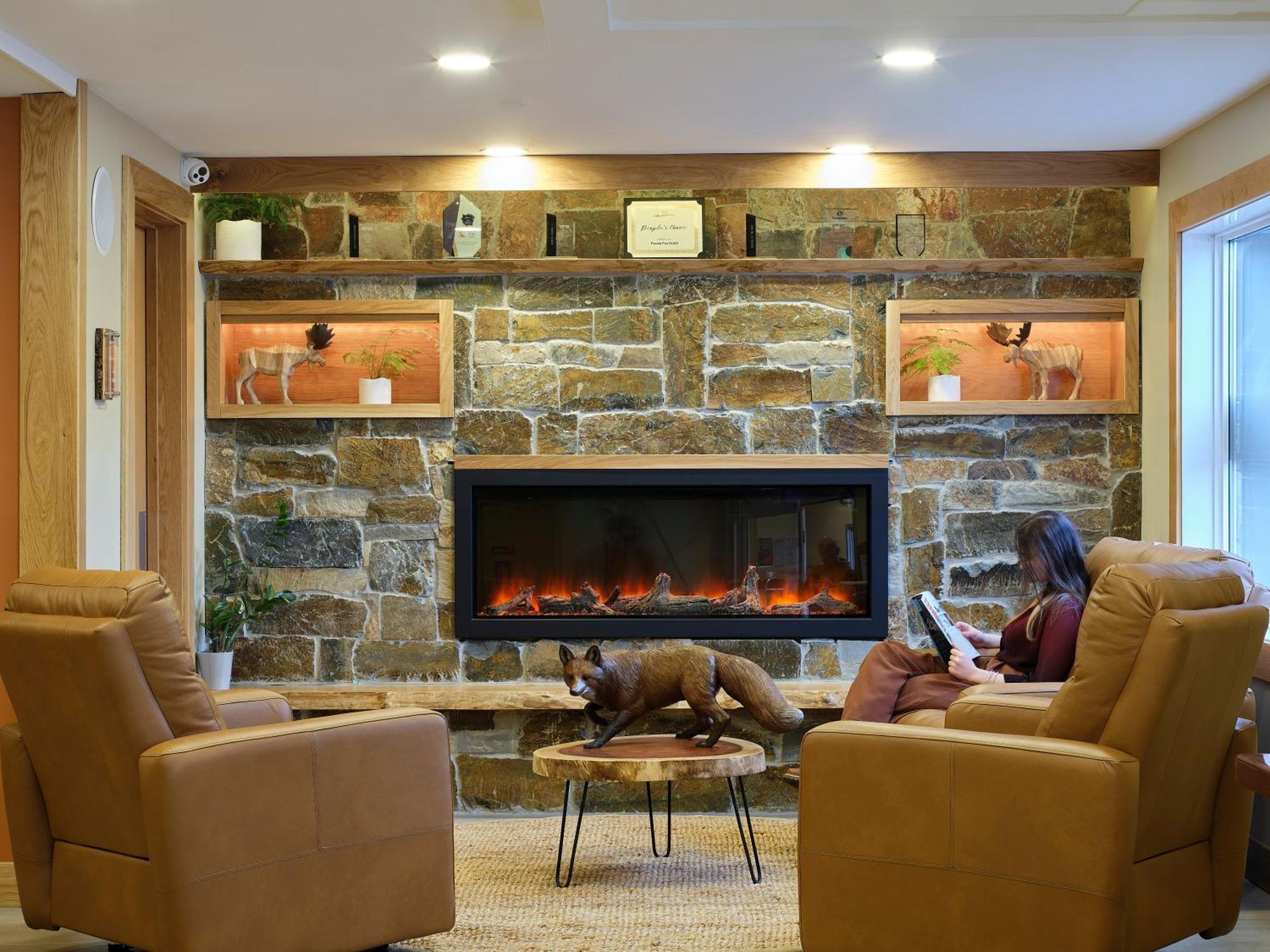 Fernie Fox Hotel Exterior photo